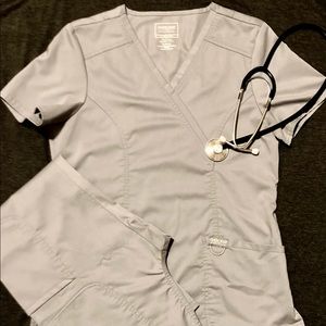 Cherokee Revolution Gray Scrub Set (Top: Small/Pants: Small Petite) EUC!!